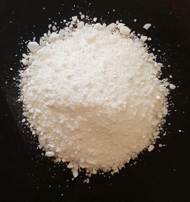 آلومینیوم سولفات ماده ای سفید رنگ با فرمول شیمیایی Al2(SO4)3 است که به عنوان عامل منعقد کننده در تصفیه آب و فاضلاب کاربرد دارد