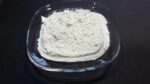 ویژگی بارز بنتونیت سدیم دار که به طور گسترده در حفاری کاربرد دارد، افزایش چندین برابری حجم در اثر جذب آب می باشد. حضور بنتونیت در گل حفاری از یک سو موجب خنک کاری و روانکاری قطعات حفاری (ازجمله مته) گشته و از سوی دیگر عمل انتقال کنده های حفاری به سطح را تسهیل می نماید
