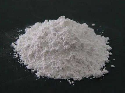 کربنات کلسیم یکی از فراوان ترین مواد معدنی پوسته زمین است، عمدتا فسیلی و یا به صورت سنگ آهک و گچ ناشی از دگرگونی سنگ های رسوبی تشکیل می شوند. ترکیب این ماده به میزان (> 98٪) كربنات كلسیم CaCO3 ، با مقدار کمی از كربنات منیزیم، اکسید آهن و سیلیكات آلومینیوم بصورت طبیعی موجود می باشد.