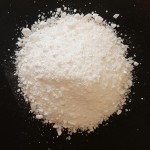 آلومینیوم سولفات ماده ای سفید رنگ با فرمول شیمیایی Al2(SO4)3 است که به عنوان عامل منعقد کننده در تصفیه آب و فاضلاب کاربرد دارد